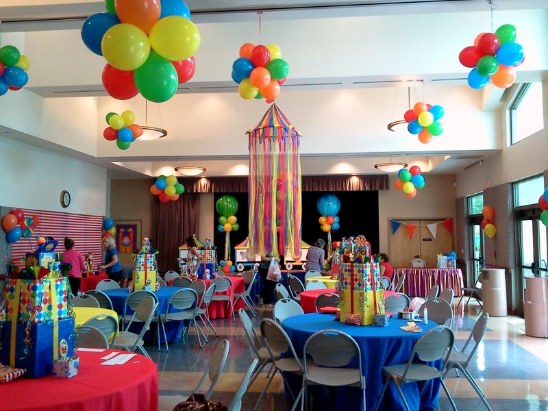 circus party themed balloons