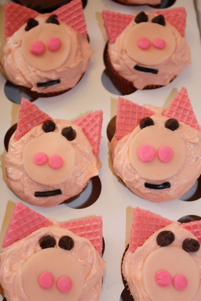 toy story cupcakes hamm