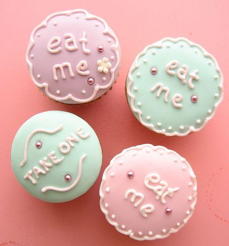 alice in wonderland cupcake ideas eat me